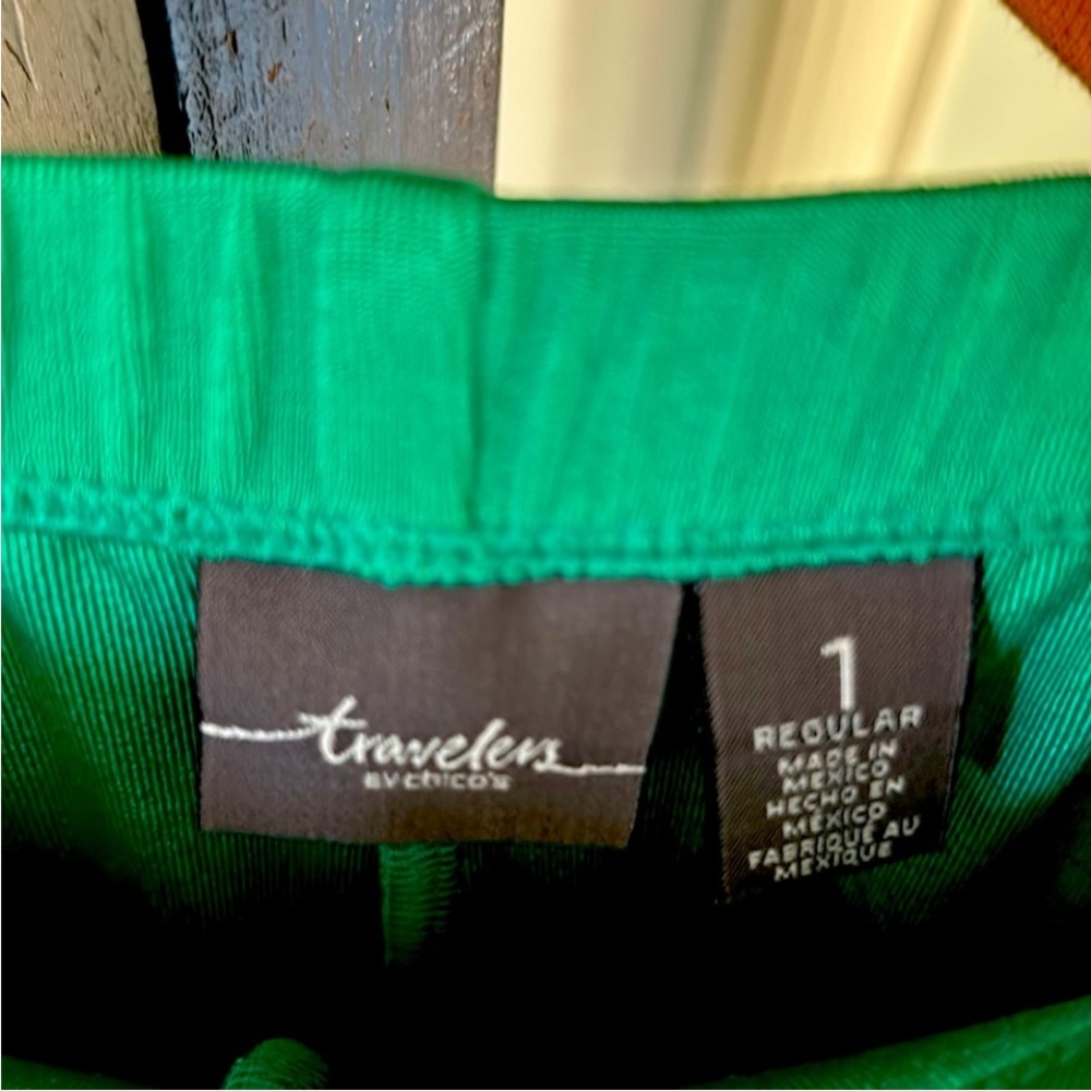 Travelers Green Pants Size Medium St. Patrick’s Day Kelly Green Wrinkle Reistant - Picture 13 of 13